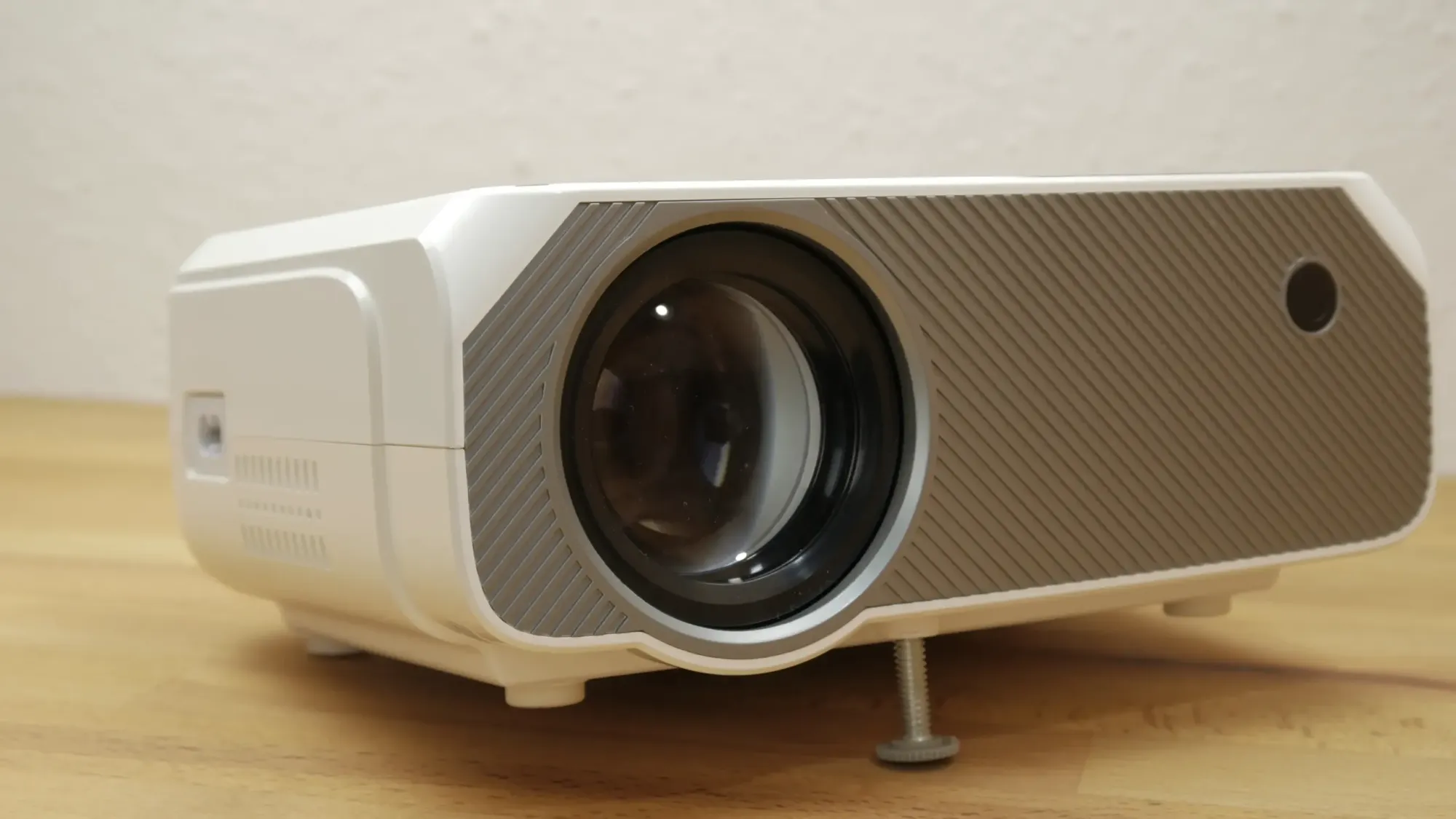 Konkurrenzfähiger Mini-Beamer? Review: BOMAKER Mini-Beamer Post image
