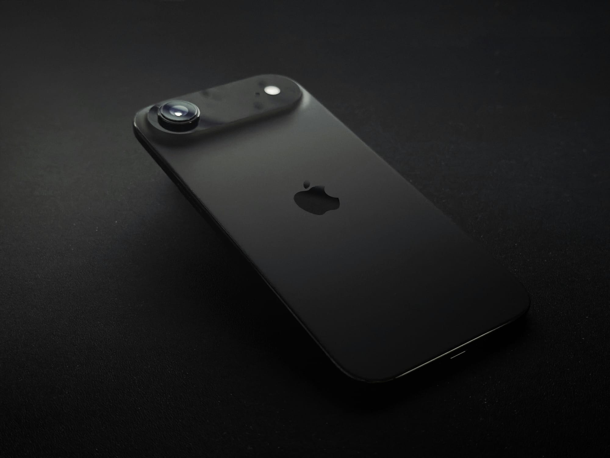 Apple verklagt OpenAI: Systematischer Diebstahl von Hardware-Geheimnissen? Beitragsbild